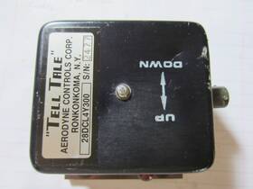 28dcl4y300 Aerodyne Controls Tell Tale Impact Switch P/n Small Dent On Top