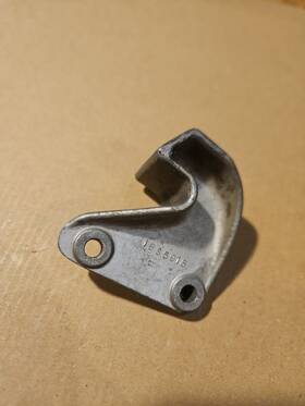 18s5918 Beechcraft 18 Cowl Mount Support Missing Rubber Twin Beech