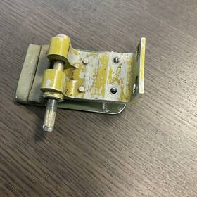 35-400008 Beechcraft Bonanza Lower Cabin Door Hinge Assy P/n