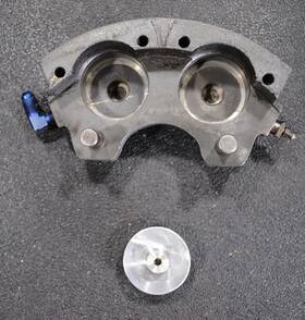 36-8001-2 Beechcraft 36-8001-9 35 Bonanza Be35 Cleveland Brake Caliper Assembly
