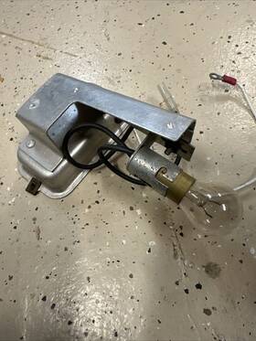 0413140-5 Cessna 180 Overhead Console Light &bracket P/n