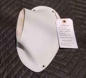 0522150-3 Cessna 1965 172g Left Wing Strut Upper Fairing White P/n 0522150-3 Cessna 1965 172g Left Wing Strut Upper Fairing White P/n
