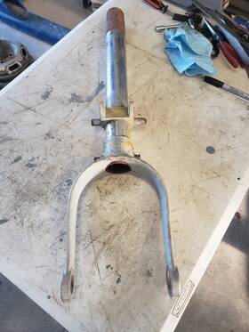 0543012-497 Cessna 150 Nose Gear Fork Pn 0543012-497 Cessna 150 Nose Gear Fork Pn
