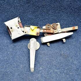 0711063-1 Cessna 0711020-1 And 180 Door Latch Assy With Bracket Shaft Handle Lh 0711063-1 Cessna 0711020-1 And 180 Door Latch Assy With Bracket Shaft Handle Lh