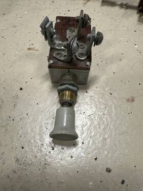 0713035-1 Cessna C180 Cole Push-pull Switch