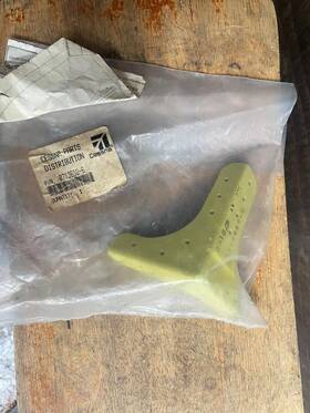 0713632-6 Cessna 182q Firewall Tunnel Fitting Right