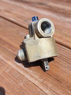 0716613-1 Cessna 182 L Selector Valve - Fuel P/n