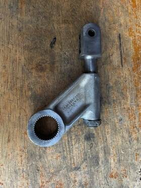 0842104-497 Cessna Pn Bell Crank Idler 310