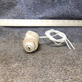 10-51104-6 Cessna 172e Magneto Ignition Switch With Shield - No Keys