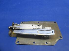 1217049-2 Cessna 210 Rh Cabin Door Latch P/n 0425-884
