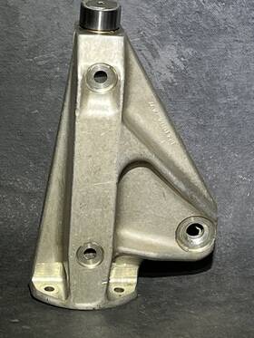 1241004-497 Cessna 210 Rh Main Gear Saddle 1241004-2 0527