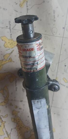1260074-6 Cessna 310 310q T310q Rudder Trim Tab Actuator And Guard No Reserve