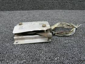 1270727-1 Cessna 210l Switch Gear Warning And Fuel Pump Cover Damage