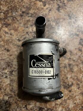 C165001-0102 Cessna 165001-0102 Air Oil Separator