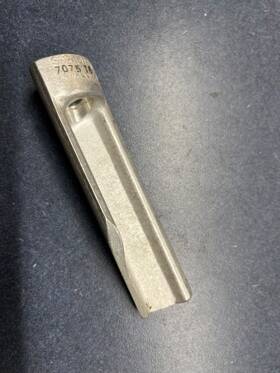 2117231-2 Cessna New P210n / 210 Cabin Door Pin Pn Vv