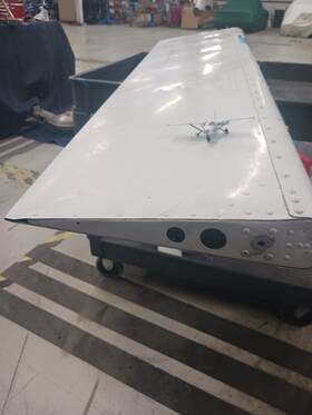 5024000-2 Cessna T310q 310 Rh Aileron/ Wing Lh Avail