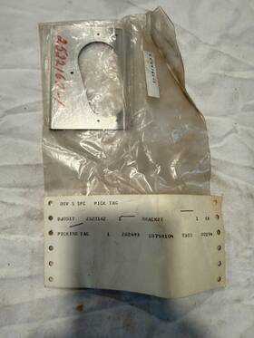 2522162-1 Cessna Aircraft New Bracket With Pick Tag P/n