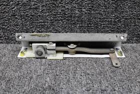 1717075-5 Cessna Aircraft Parts 1717075-3 Use 177b Cabin Door Vent Window Actuator Assy Lh