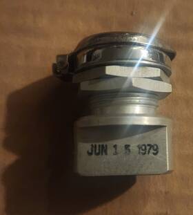 C166006-0201 Cessna Aircraft Parts Use 9912057-15 Citation T210n Oxygen Outlet Valve Lid