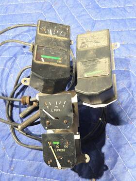 C669516-0105 Cessna Aircraft Parts Fuel And Oil Temp Pressure Gauge Cluster Lot Of 3