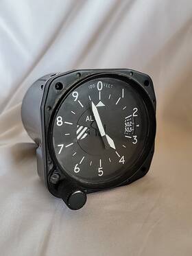 C661071-0201 Cessna C661071 Aircraft Altimeter Range 35 000ft - P/n