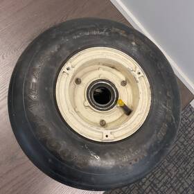 40-113b Cleveland Beechcraft Sundowner Nose Wheel And Tire 6.00 X 6