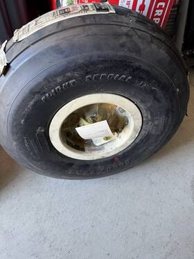 40-177a Cleveland Wheel And Brake Assembly With New Tire