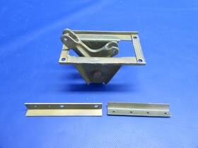 0126-883 Ercuope F52307-r Ercoupe 415 Rh Aileron Bellcrank And Bracket P/n