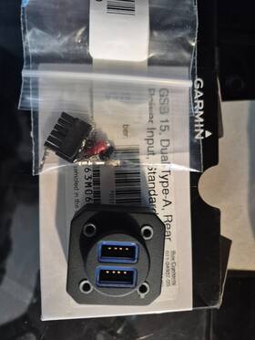010-0221-10 Garmin Gsb 15 Vertical Usb Charger Dual Type-a Rear Power Input