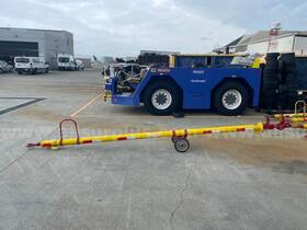 Tb-9267 Hall Airbus Boeing Aircraft Airplane Towbar San Francisco Ca Sfo