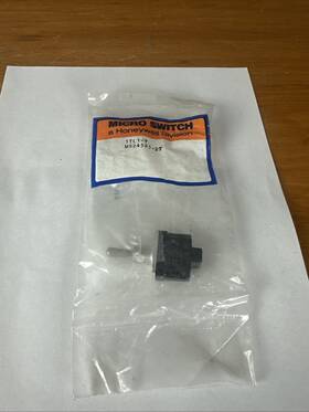 Ms24523-27 Honeywell 1tl1-1 Micro Switch On-off-on New Old Stock
