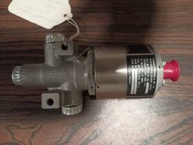60700-40 Hydraulic Research Mfg And Co Solenoid Valve Military Surplus Aircraft Aerospace Industrie