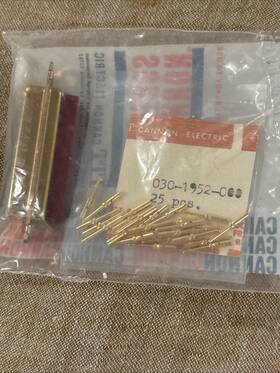 030-1952-000 Itt Cannon Dbc-25p Nos Plugs 8140 Connector With 25 Gold Pins