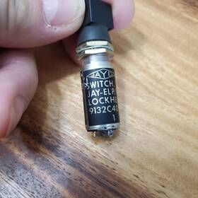 9132c4013-18 Jayel 10530la-54 Jay-el Lockheed Switch Push Button On