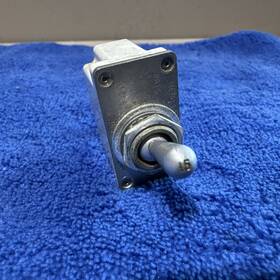 D7270-5-15 Klixon Circuit Breaker Toggle Switch - 15 Amp