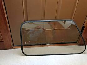 956.250 Lp Aero Plastics Inc. - Piper Pa28 Door Window-pass. Side Smoke Gray