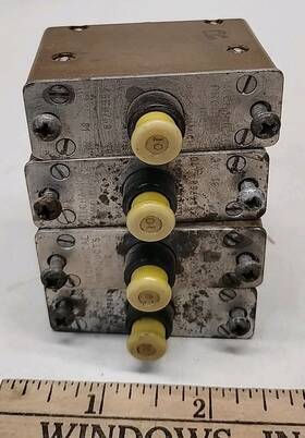 4986768-10 Mechanical Products Incorporated Aircraft Circuit Breaker 10 Amp Lot Of 4 Used