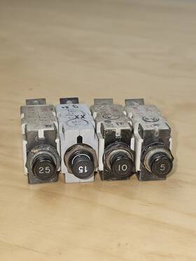 Ms25244-25 Mechanical Products Ms2544-25 15 10 5 Push To Reset Circuit Breaker Set Of 4 Ms25244-25 Mechanical Products Ms2544-25 15 10 5 Push To Reset Circuit Breaker Set Of 4