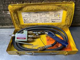 M85352 Milton M85352/1 1065 Commercial Aircraft Inflator Gauge With 1067 Low Press