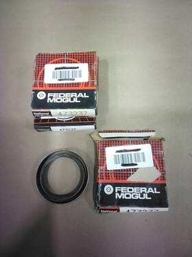 National 473237 Federal-mogul Oil Seals Lot Of 3