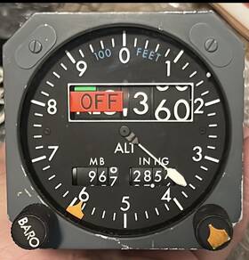 2050-03-1 Smiths Type No. 205603-1 Aircraft Servoed Altimeter Serial #082 2050-03-1 Smiths Type No. 205603-1 Aircraft Servoed Altimeter Serial #082