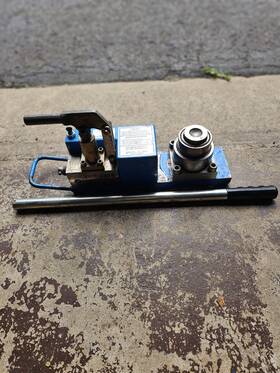 02-7836c0110 Tronair Axle Jack