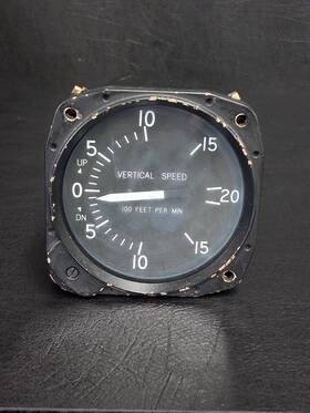 C661080-0101 United Instruments 7000-c32 Alt Inst Vertical Speed Indicator