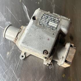 Wm. R. Whittaker Co W7900-2d Flow Motor Shut-off Valve Aircraft Aviation Component