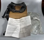Vintage B/e Aerospace Smoke Goggles 118075 For Parts Display Only. Fixed Price $44.99.